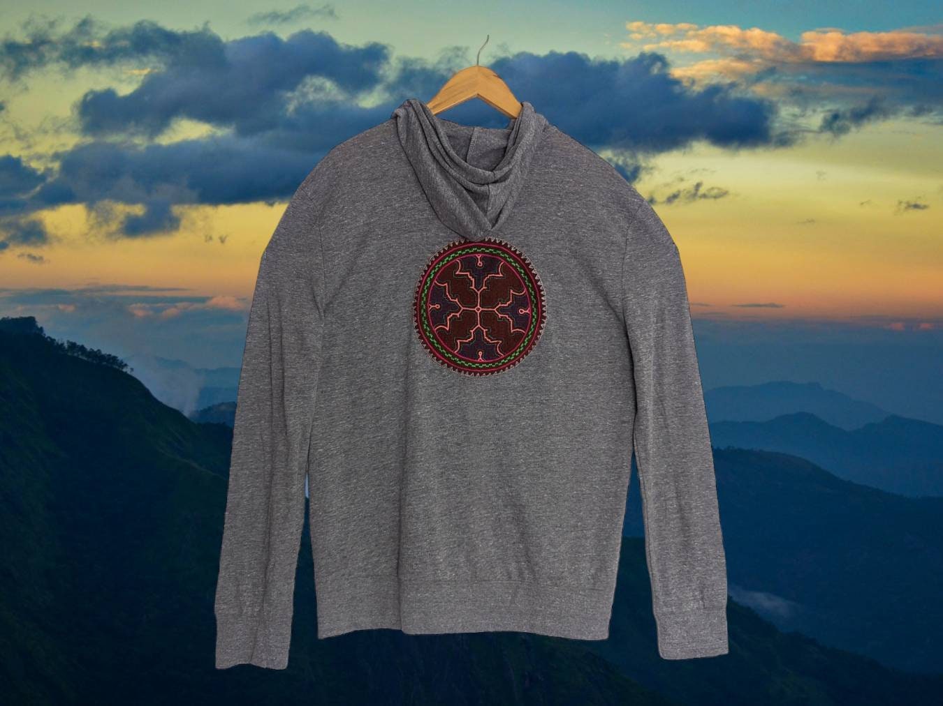 SHIPIBO ICARO Embroidered patch HOODIE Sweatshirt Kene Native art Sacred geometry tribal pattern men size Large light gray